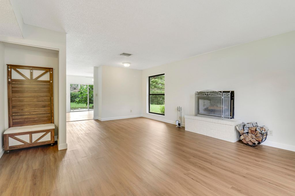 Photo of 313 Sandtree Drive, Palm Beach Gardens, FL 33403 (MLS # R11004159)