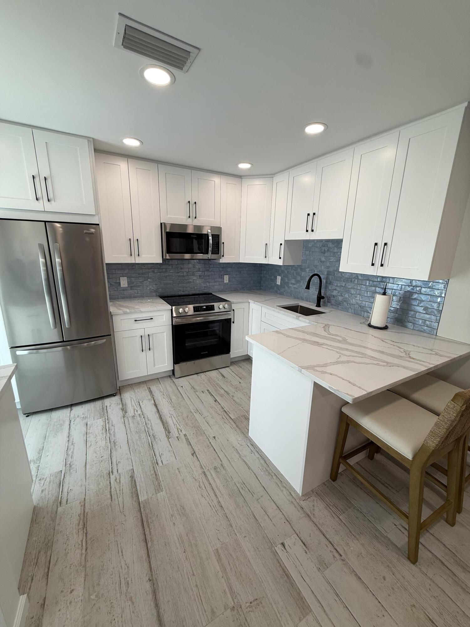 370 Wilma Circle 6 - Photo 4