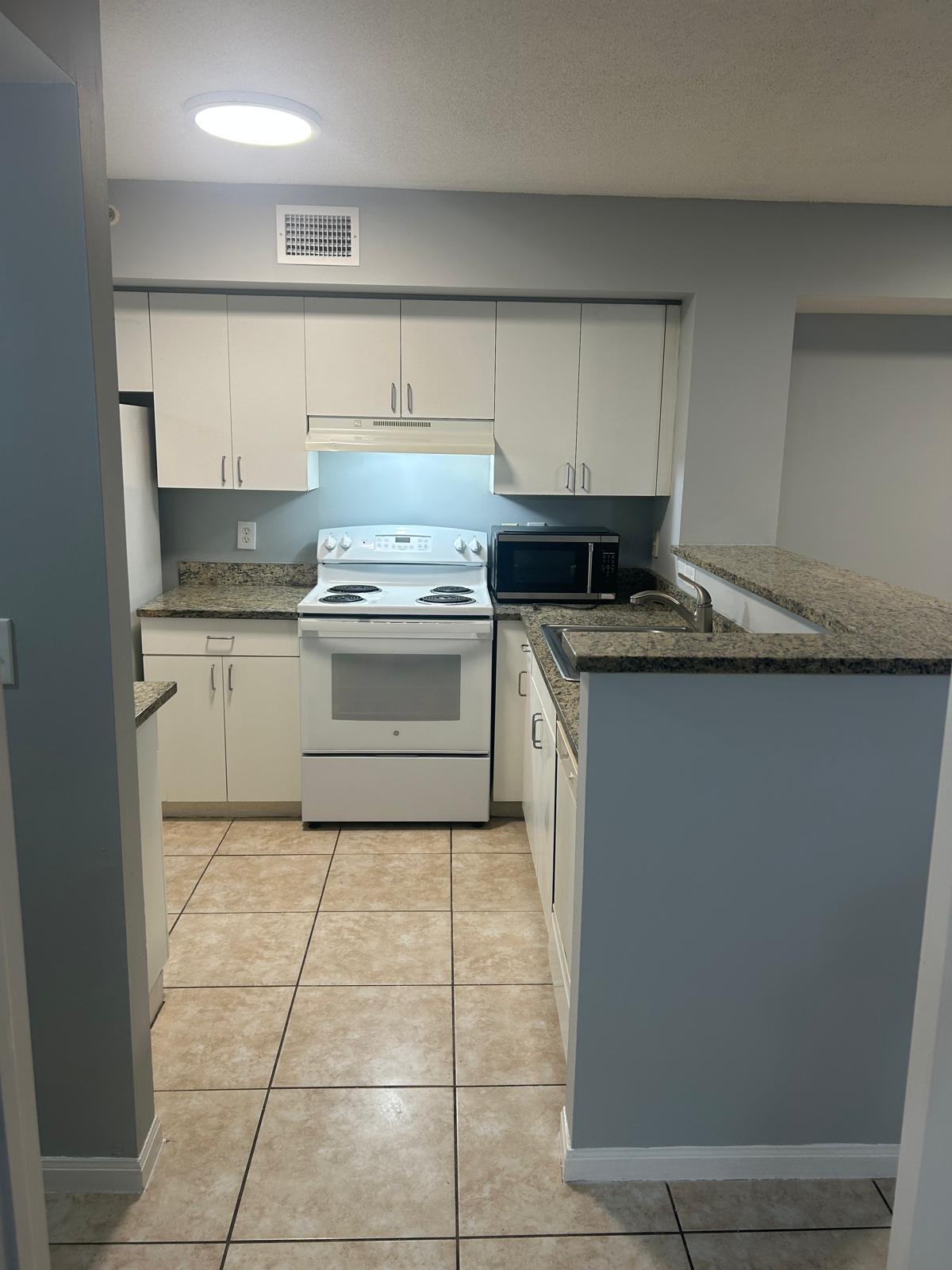 4820 N STATE ROAD 7 10103