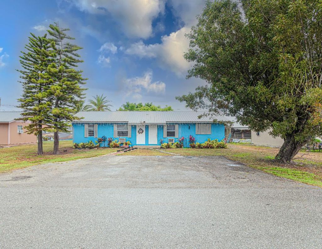 Photo of 1043 NE 20th Street, Belle Glade, FL 33430 (MLS # R11087324)