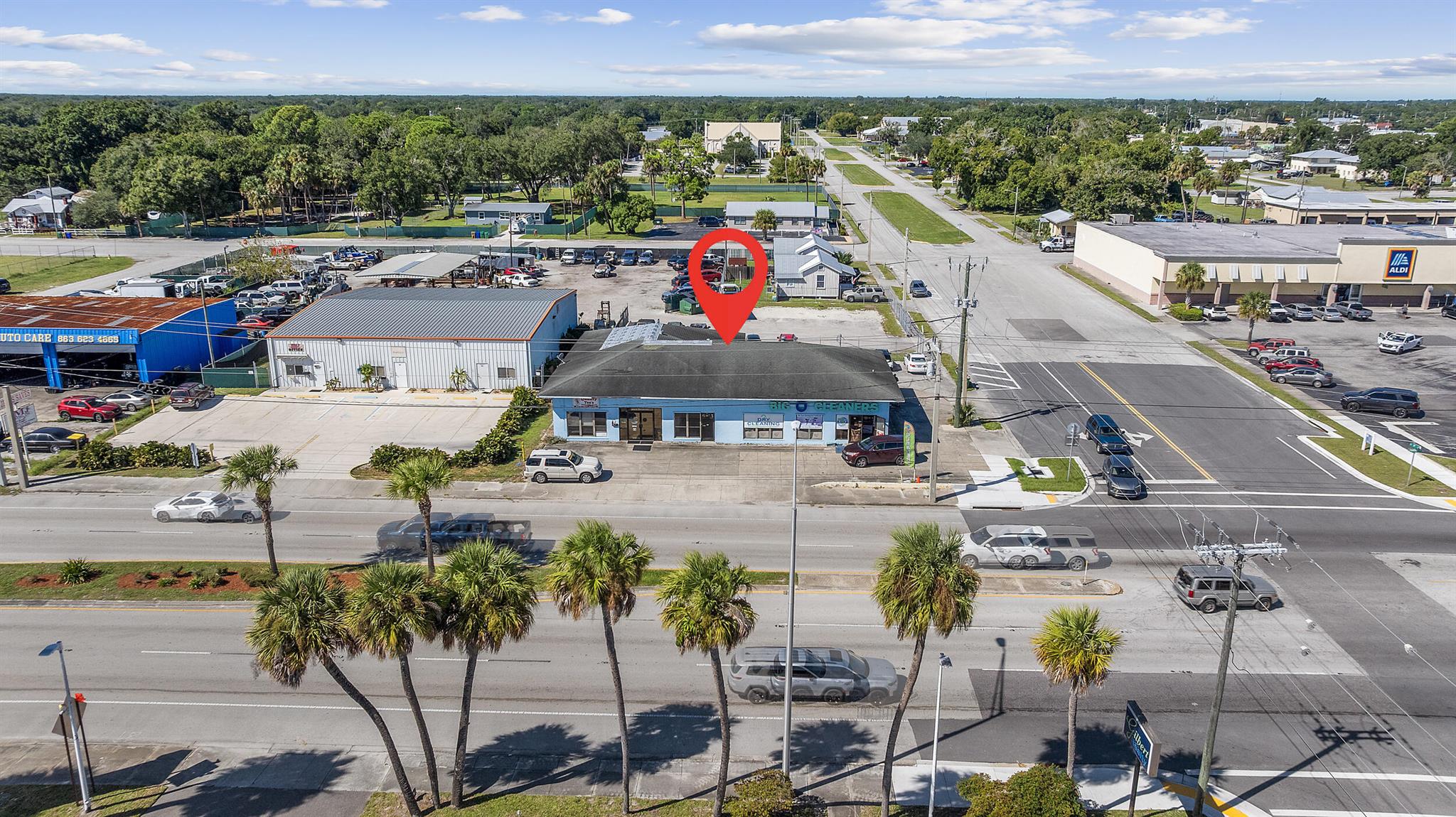 Main image without alt text