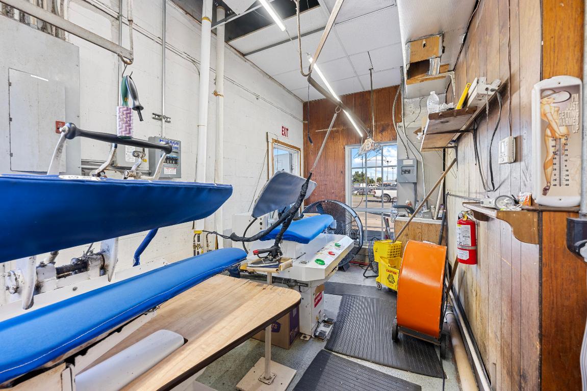 400 S Parrott Avenue