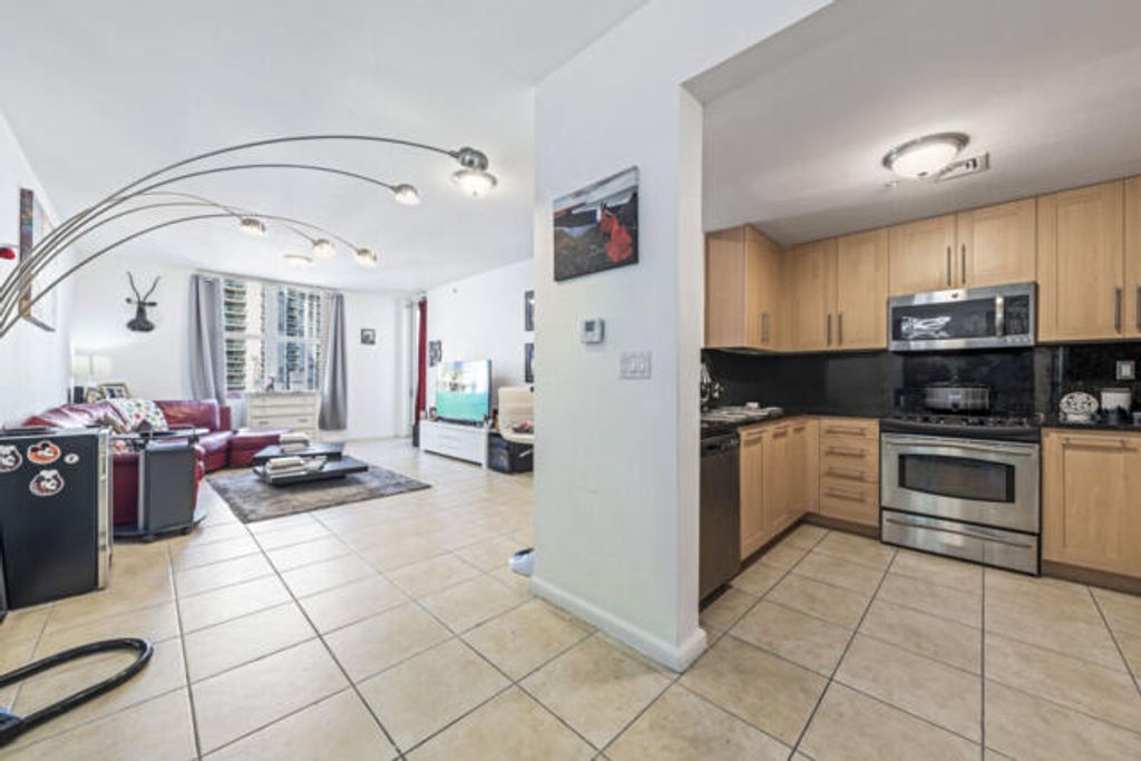 Photo of 511 SE 5 Avenue #1722, Fort Lauderdale, FL 33301 (MLS # B26010238)