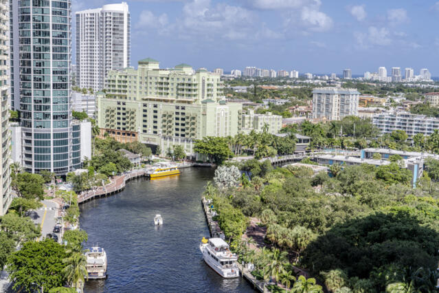 511 SE 5 Avenue 1722