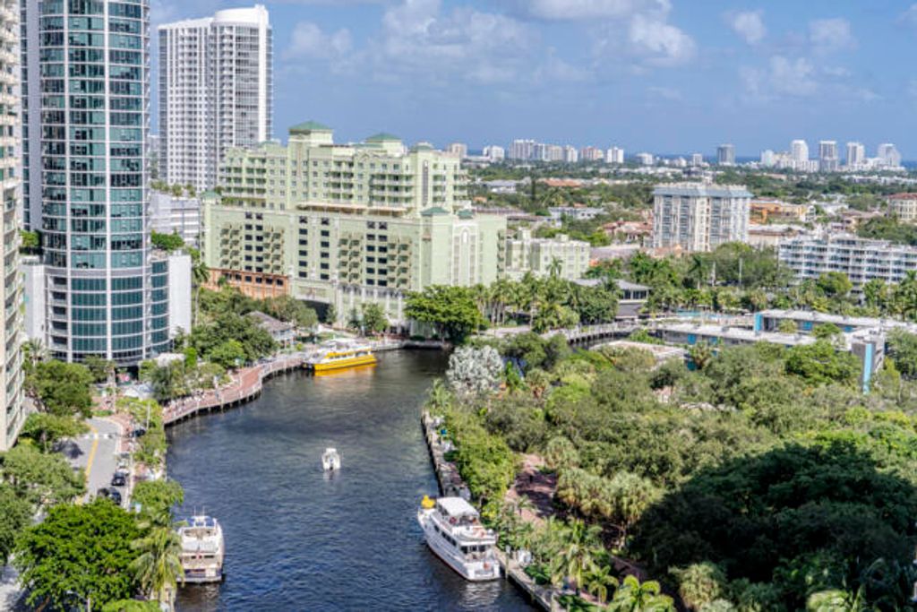 Photo of 511 SE 5 Avenue #1722, Fort Lauderdale, FL 33301 (MLS # B26010238)