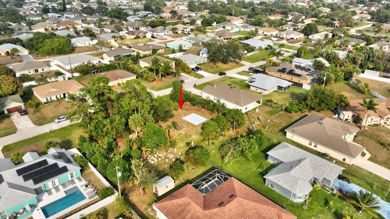PORT ST LUCIE SECTION 33 - Land