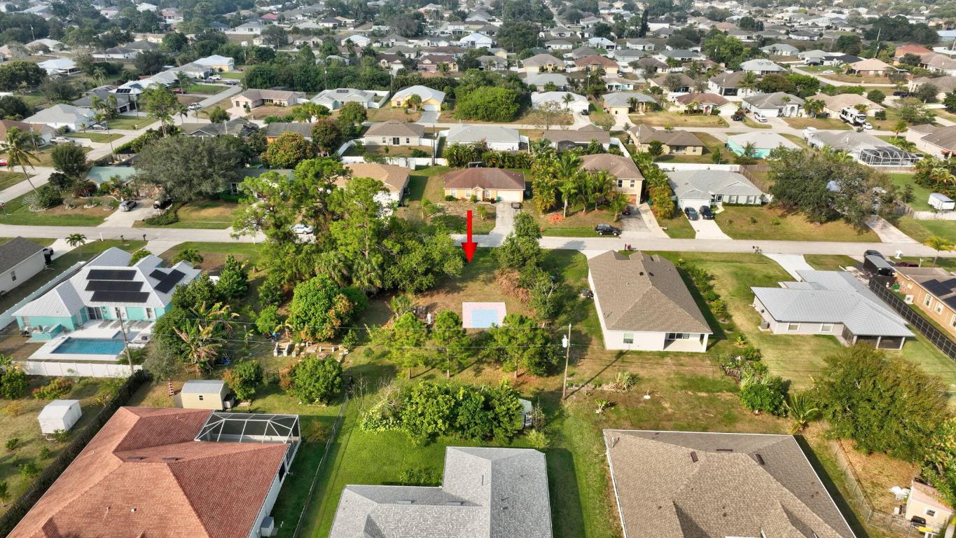 PORT ST LUCIE SECTION 33 - Land