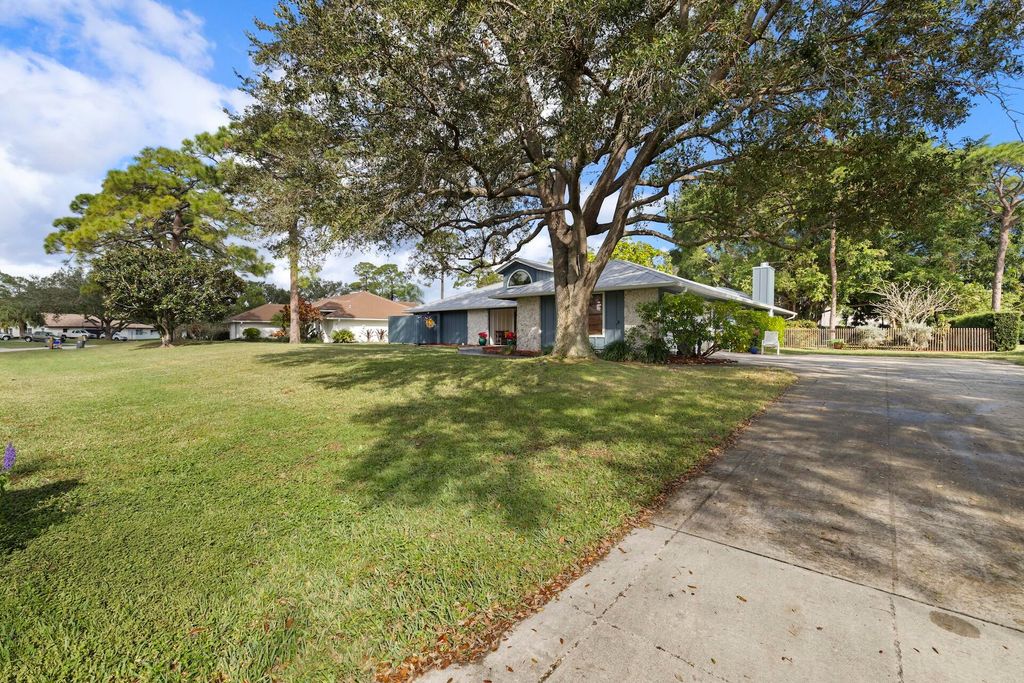 Photo of 6399 Wood Lake Road, Jupiter, FL 33458 (MLS # R11048034)