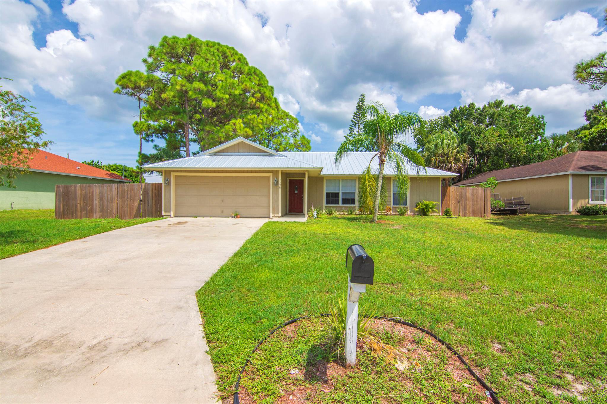 Charming 3BR, 2BA single-story home in a highly desirable No HOA, Highlands neighborhood! Features include an open floor plan, split bedrooms, durable metal roof, and plenty of natural light. Enjoy the fenced yard, storage shed, and optional POA membership with great amenities. Move-in ready and full of potential! New Metal roof