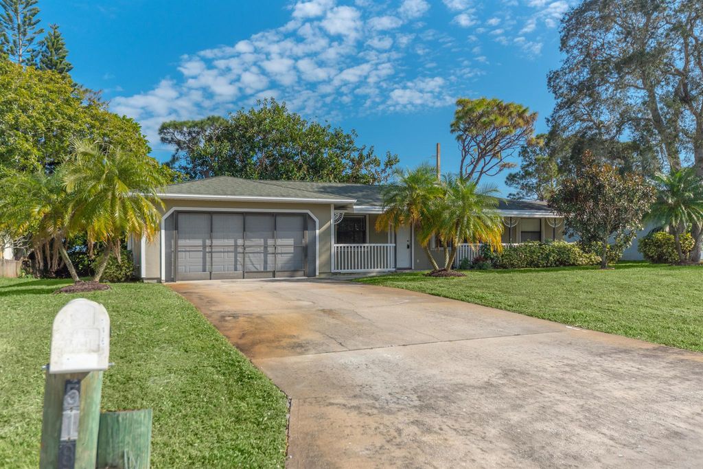 Photo of 518 Balboa Street, Sebastian, FL 32958 (MLS # R11085504)