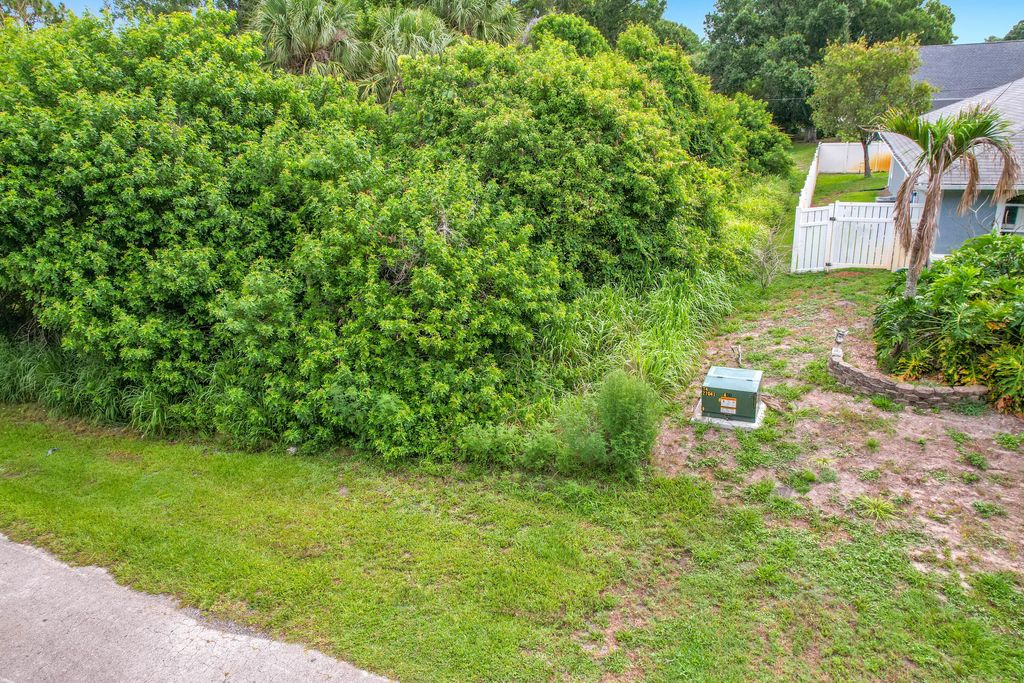 Photo of 1510 Emerson Lane, Sebastian, FL 32958 (MLS # B26035358)