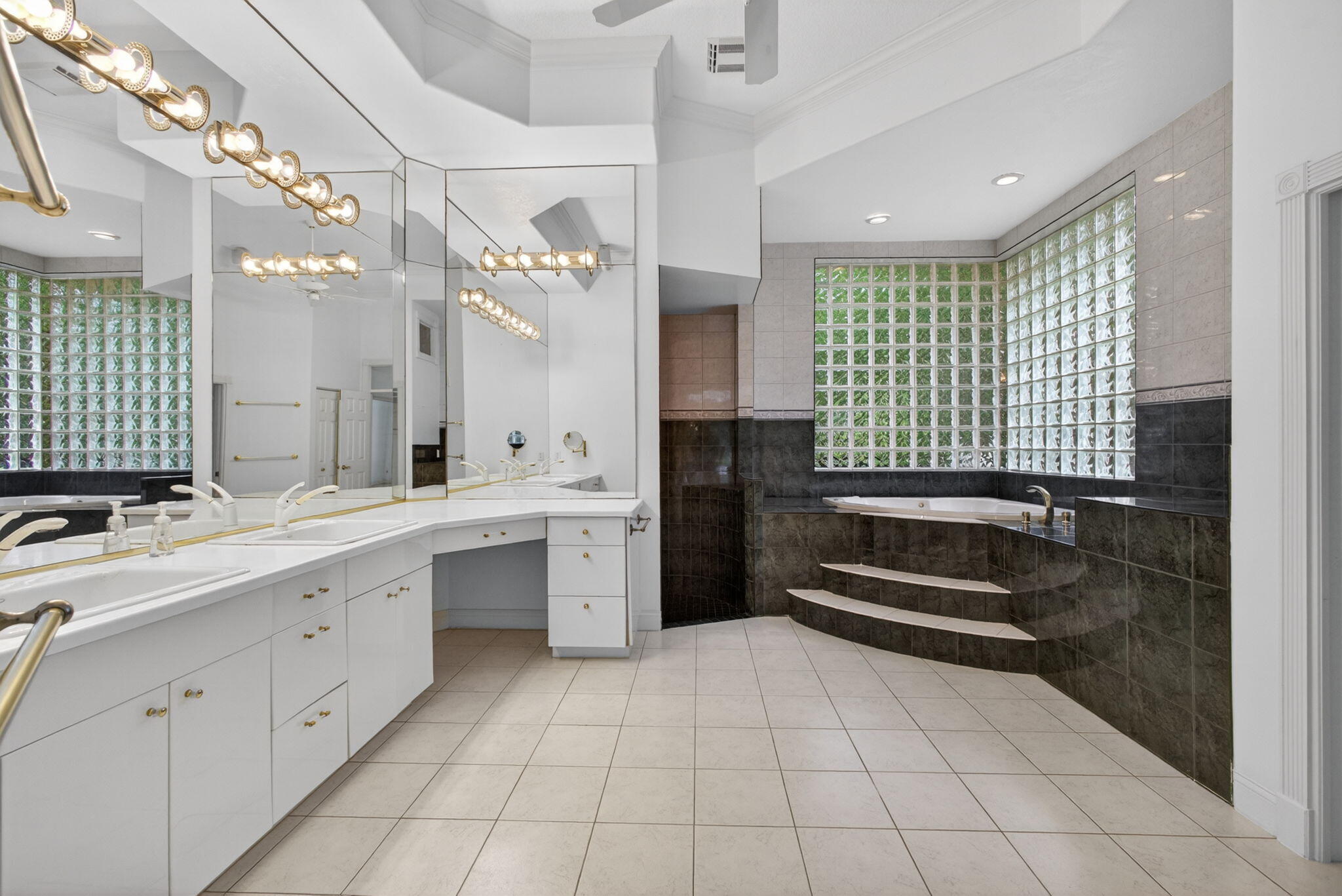 HERITAGE OAKS - Residential