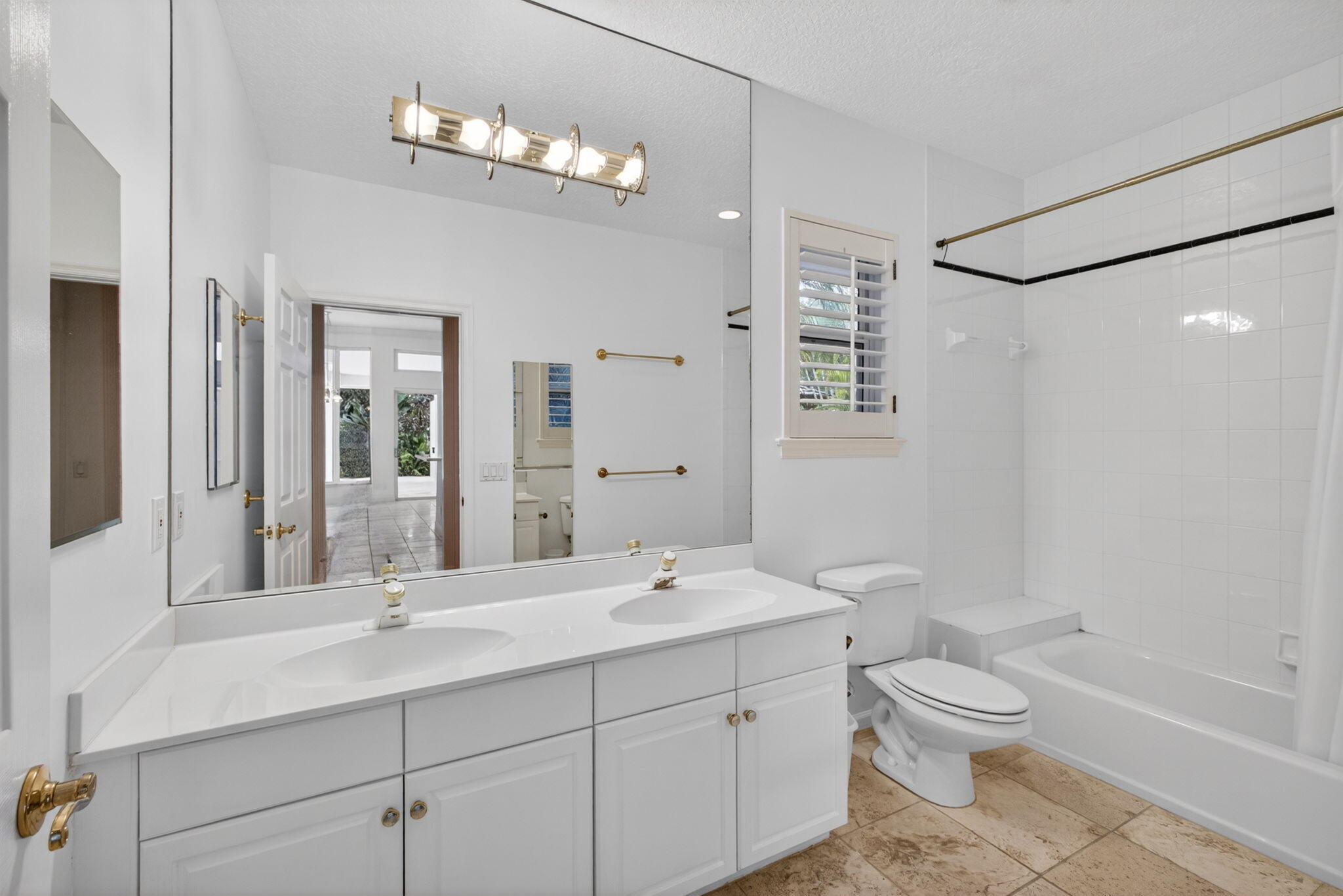 HERITAGE OAKS - Residential