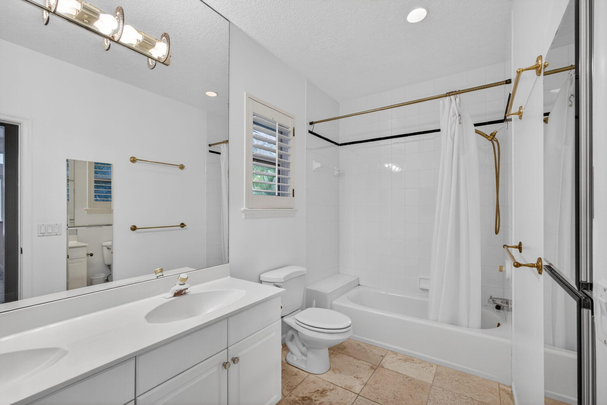 HERITAGE OAKS - Residential