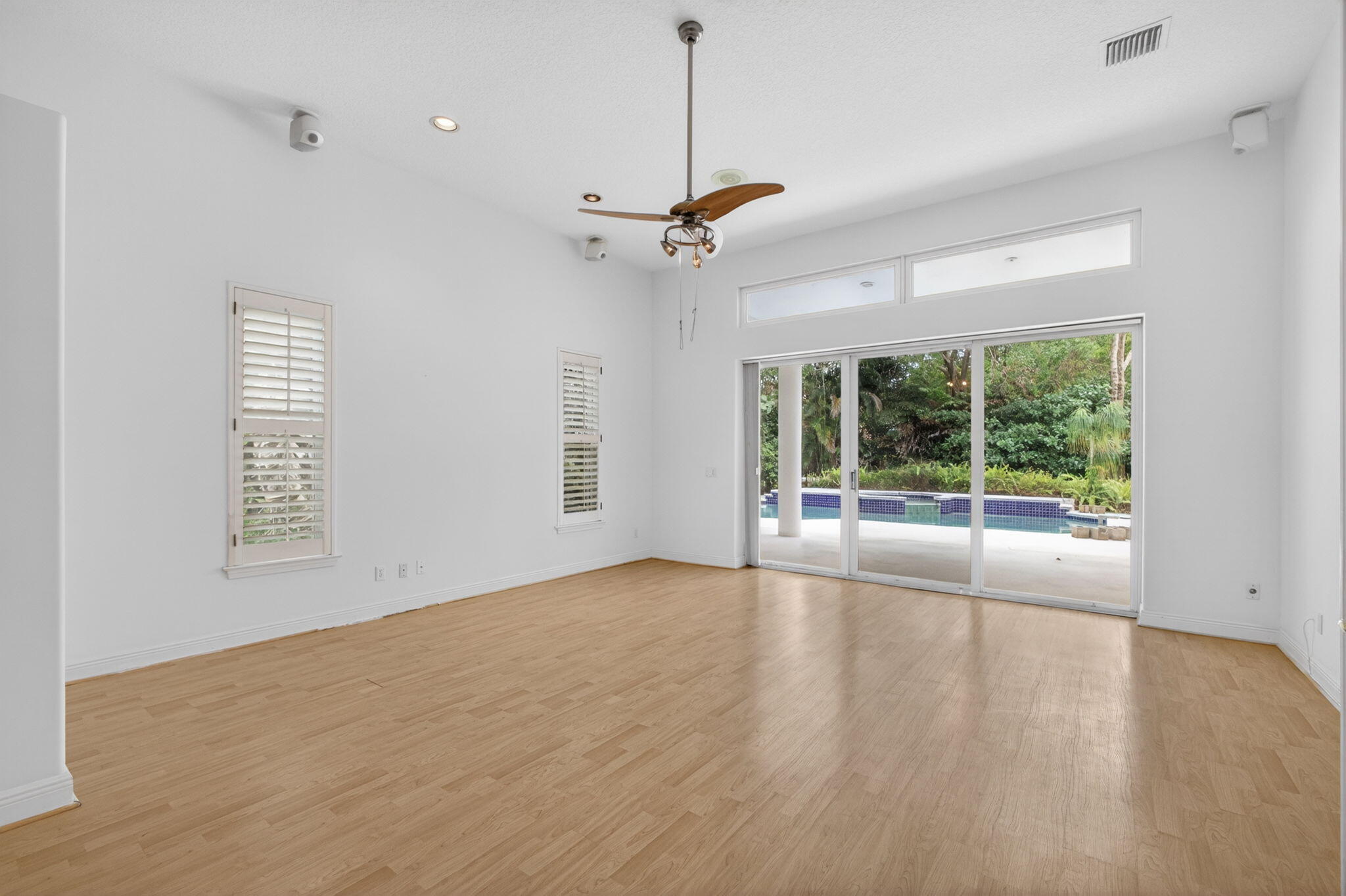 HERITAGE OAKS - Residential