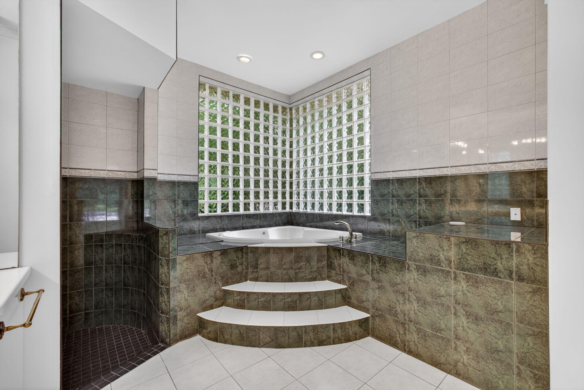 HERITAGE OAKS - Residential