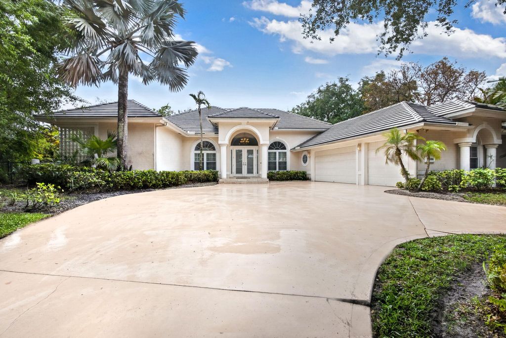 Photo of 18288 SE Heritage Drive, Jupiter, FL 33469 (MLS # B26020205)