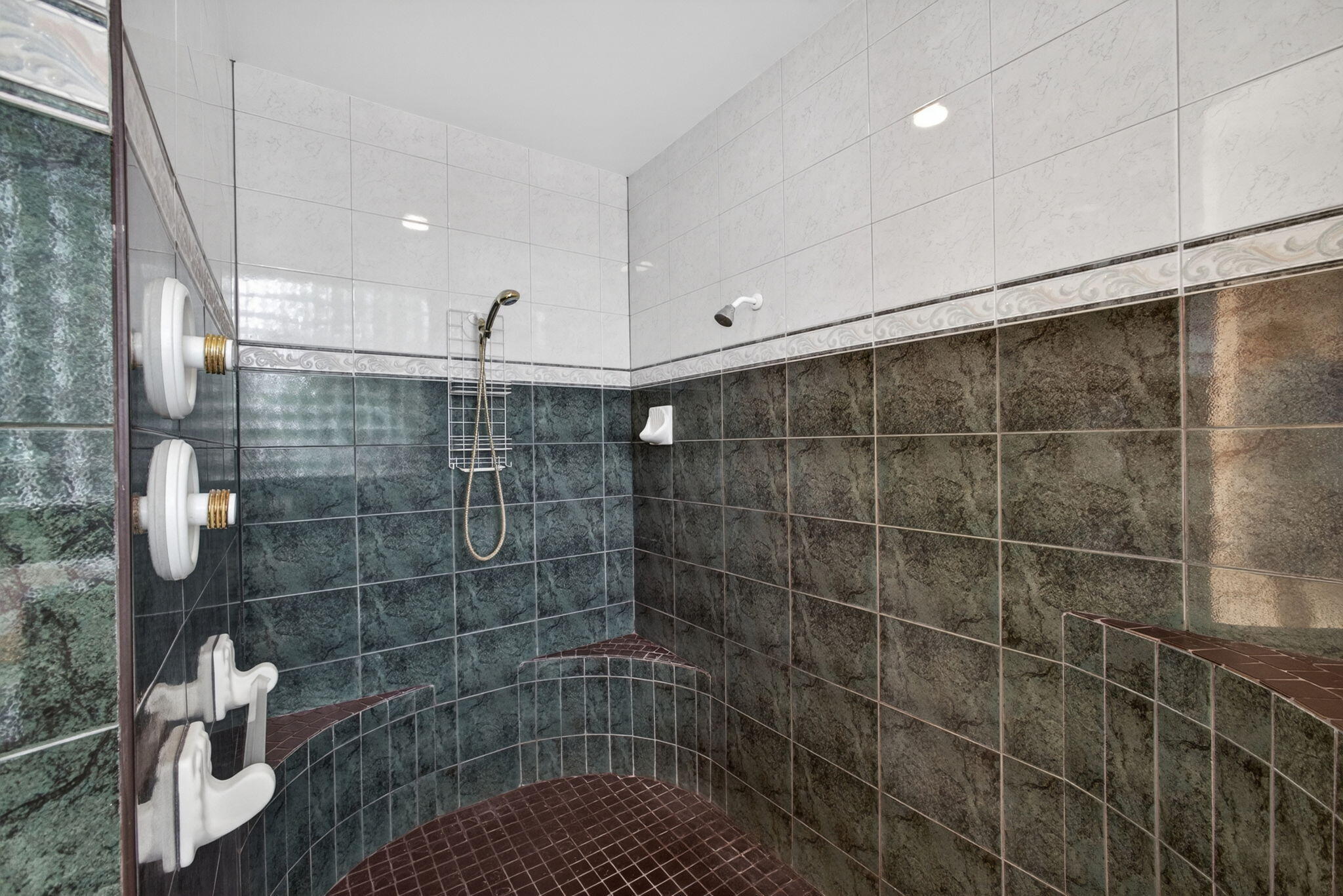 HERITAGE OAKS - Residential