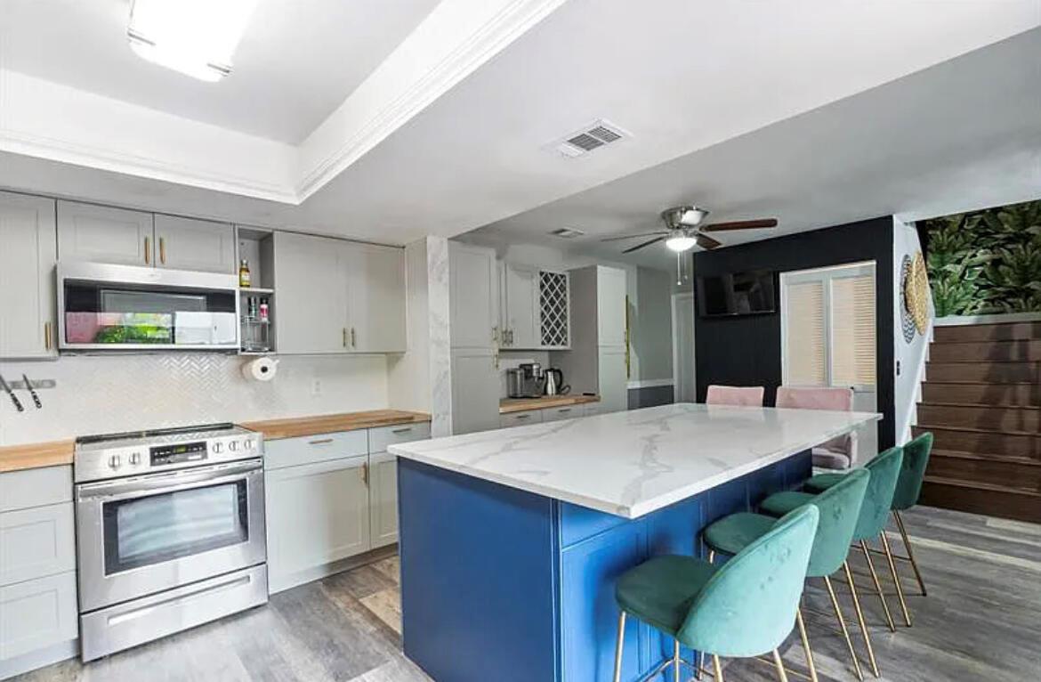 FRENCH QUARTER 3 - Residential Lease