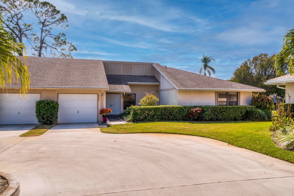 Photo of 6242 Brandon Street, Palm Beach Gardens, FL 33418 (MLS # R11163567)