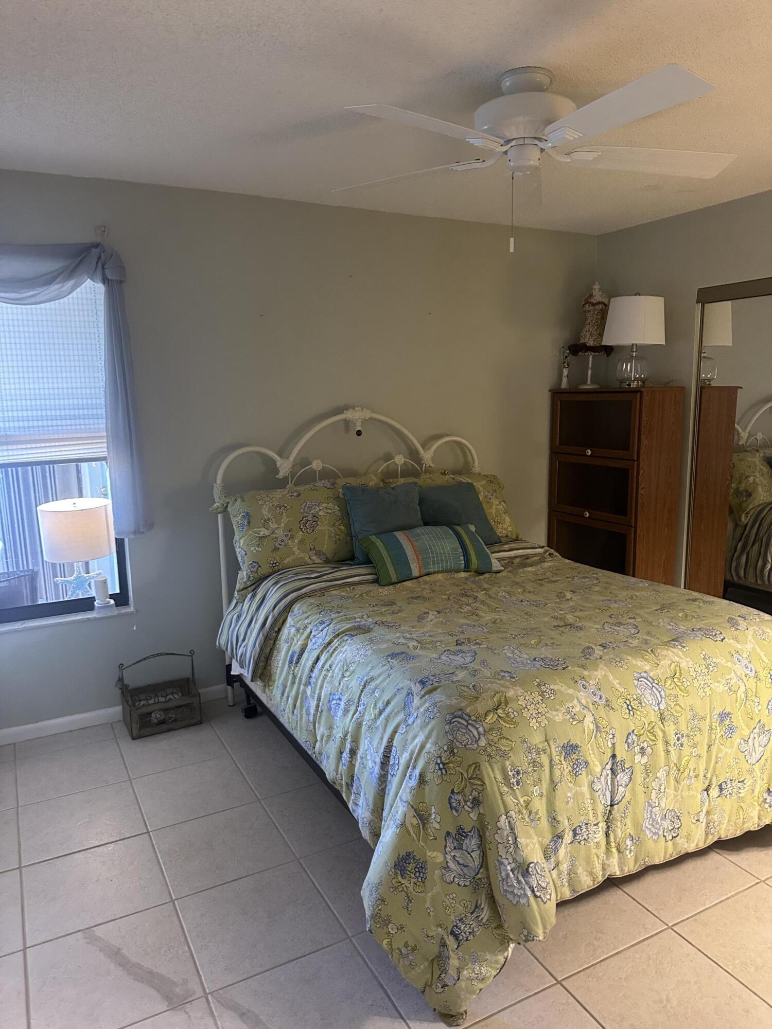 7648 SE Sugar Sand Circle