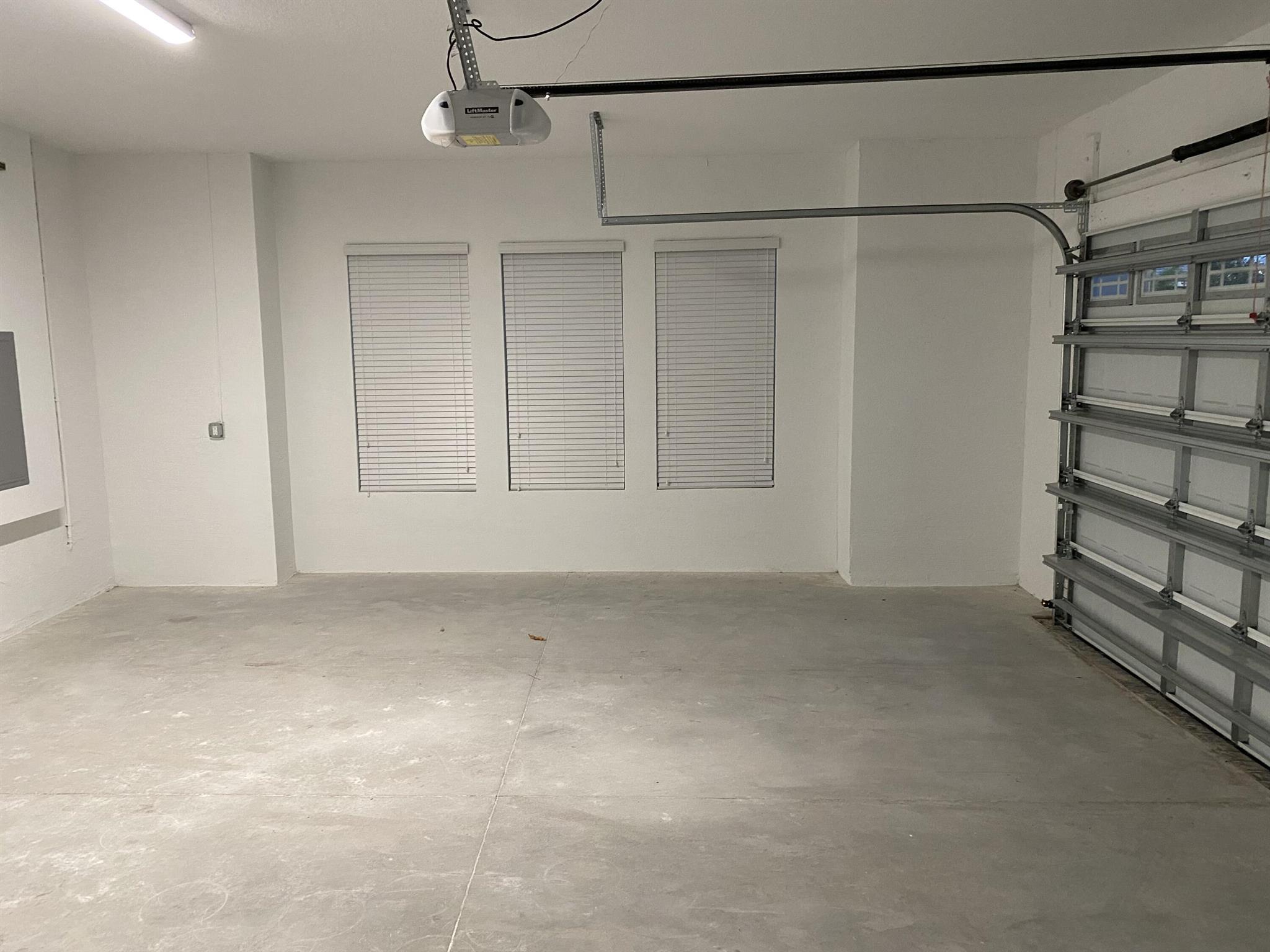 ESTATES OF WESTLAKE - Residential Lease