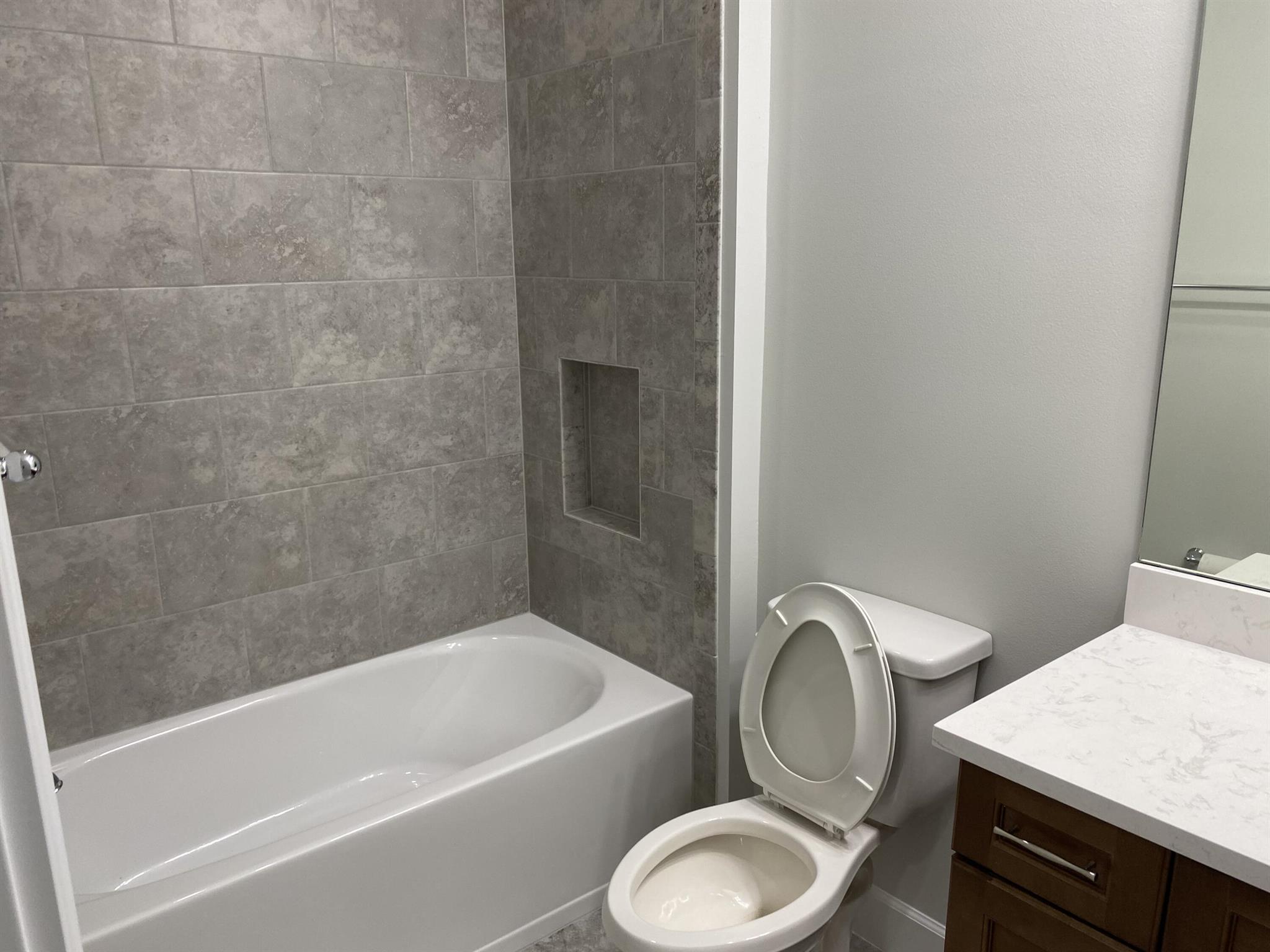 ESTATES OF WESTLAKE - Residential Lease