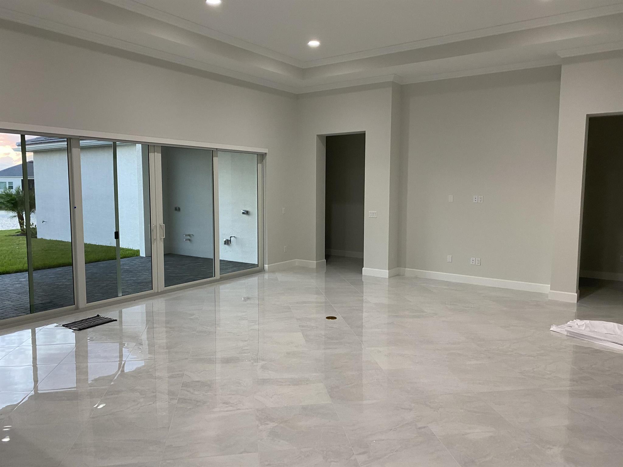 ESTATES OF WESTLAKE - Residential Lease