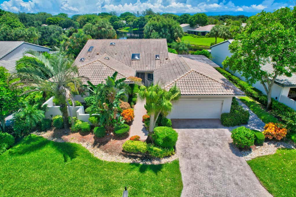 Photo of 22 Bristol Lane, Boynton Beach, FL 33436 (MLS # R10999106)