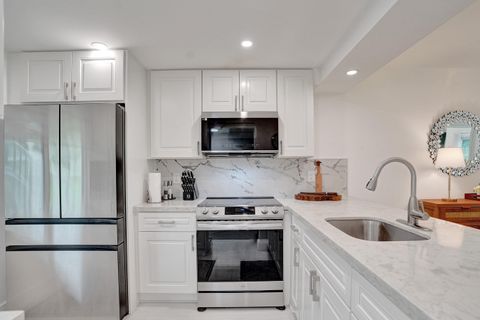 Tiny photo for 1211 Bahama Bend #E1, Coconut Creek, FL 33066 (MLS # B26044389)