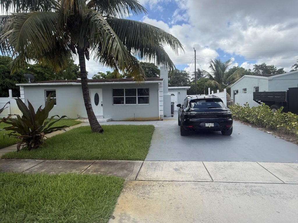Photo of 2329 FAIRWAY Drive, West Palm Beach, FL 33409 (MLS # B26064329)