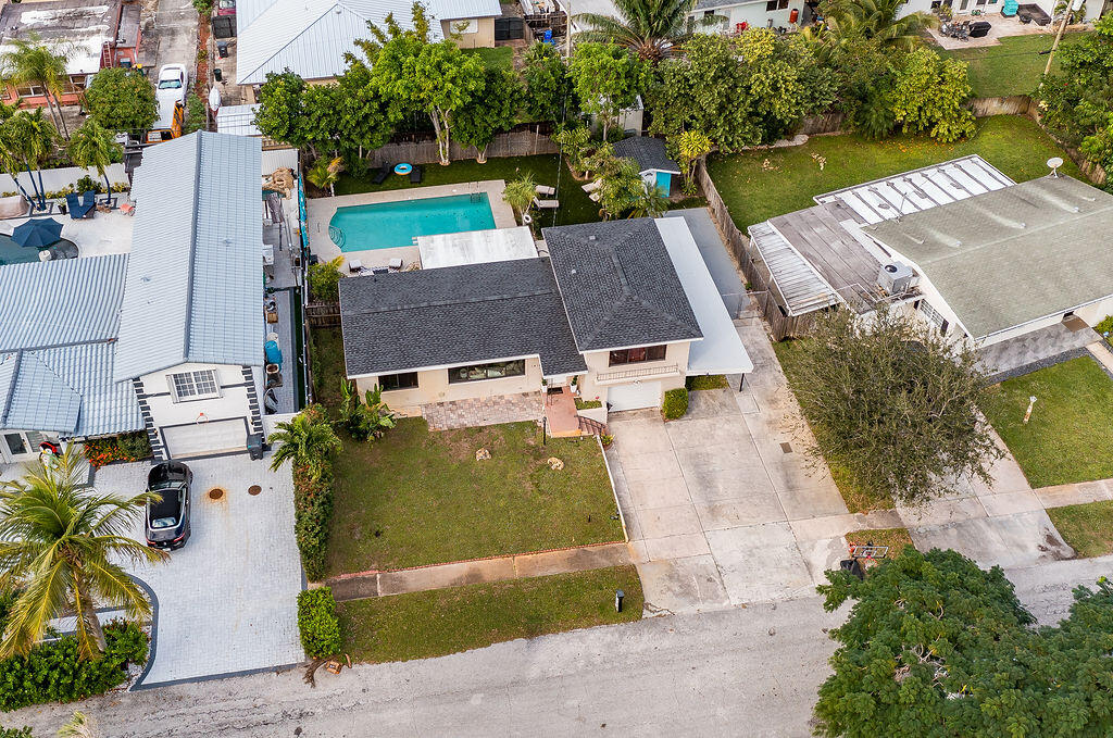 LAKE OSBORNE ESTATES 3 - Residential