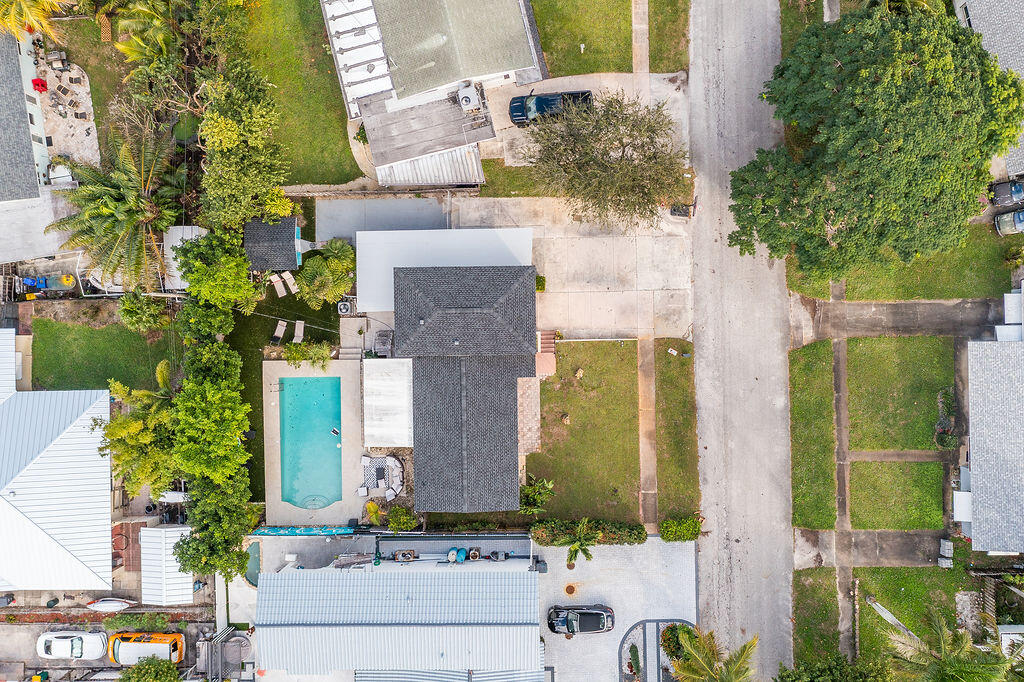 LAKE OSBORNE ESTATES 3 - Residential