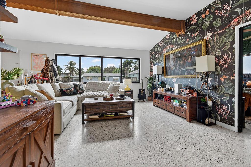 LAKE OSBORNE ESTATES 3 - Residential