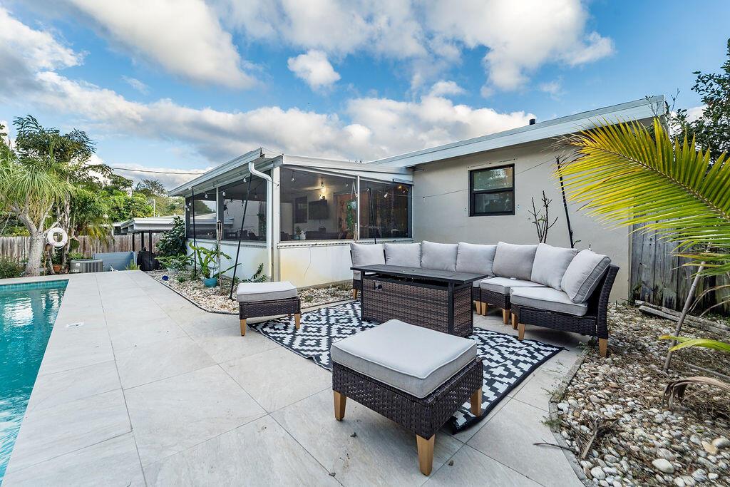 LAKE OSBORNE ESTATES 3 - Residential