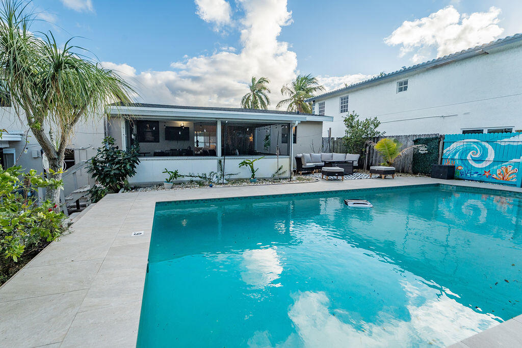 LAKE OSBORNE ESTATES 3 - Residential