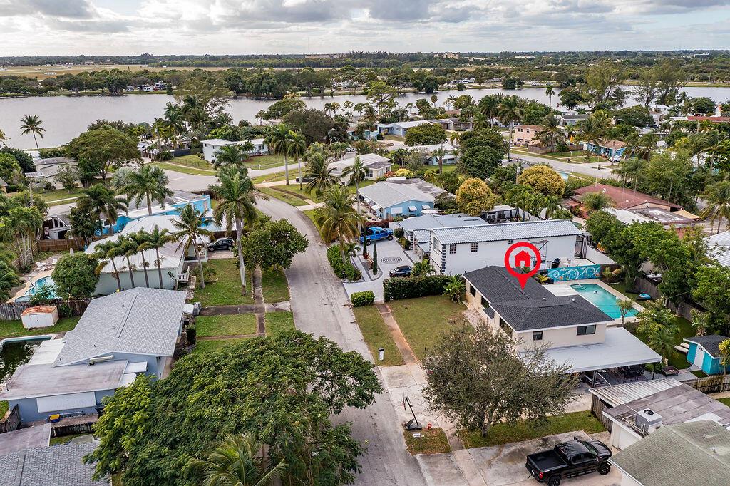 LAKE OSBORNE ESTATES 3 - Residential