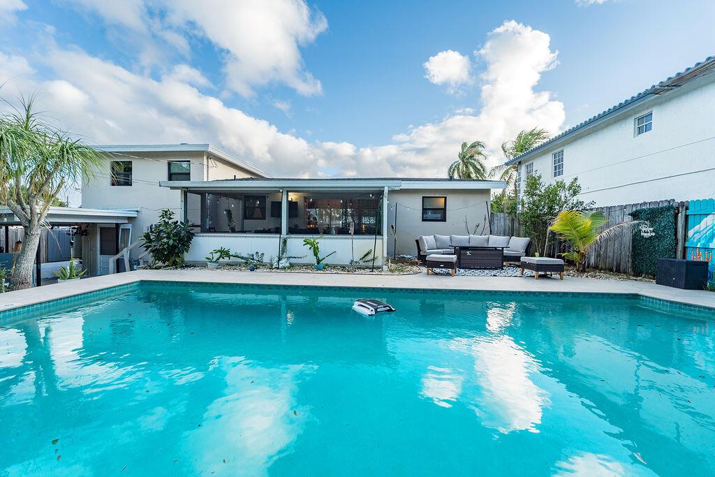 LAKE OSBORNE ESTATES 3 - Residential