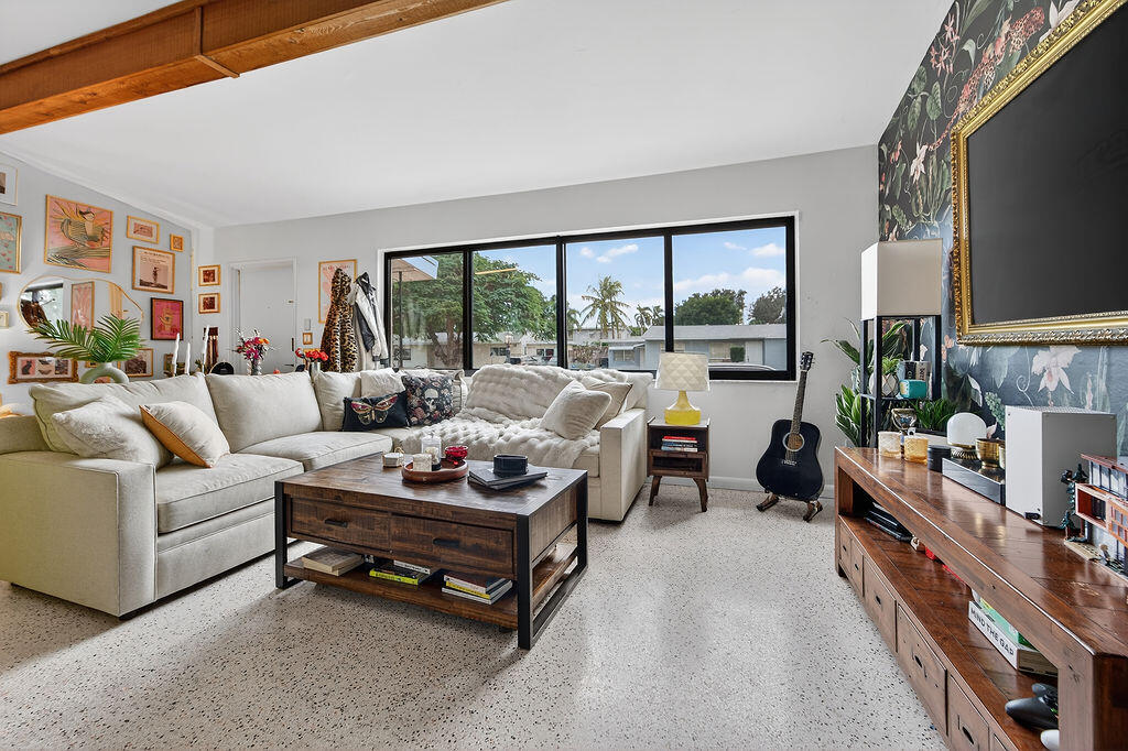 LAKE OSBORNE ESTATES 3 - Residential