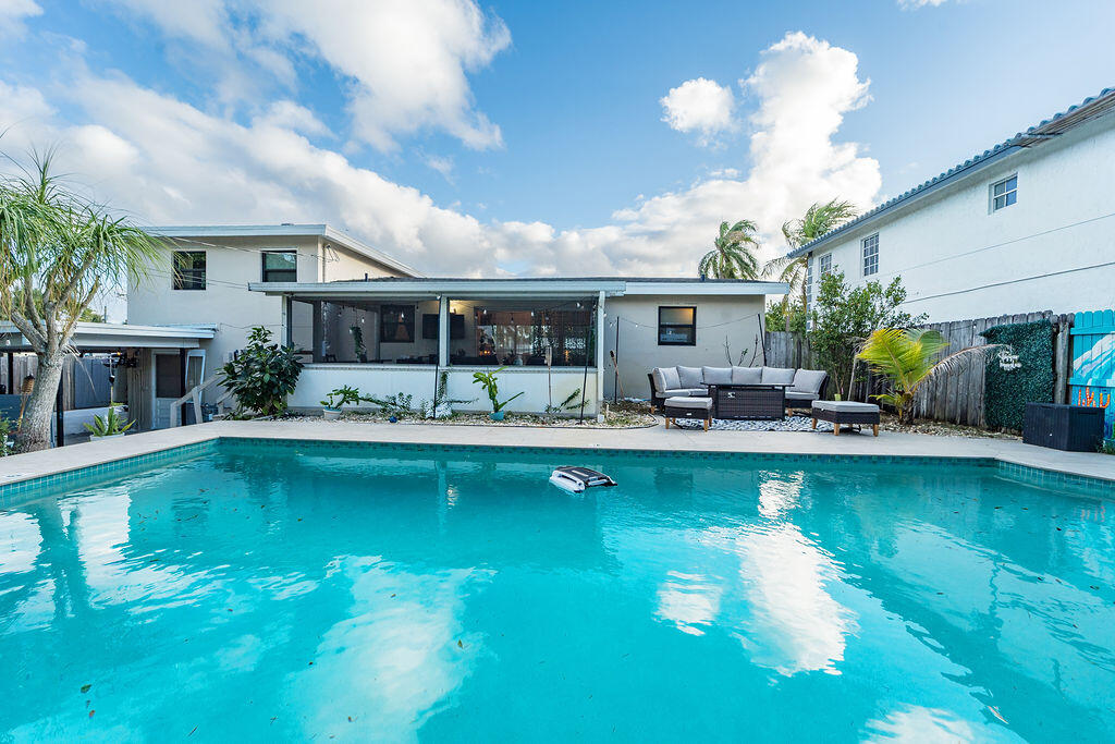 LAKE OSBORNE ESTATES 3 - Residential