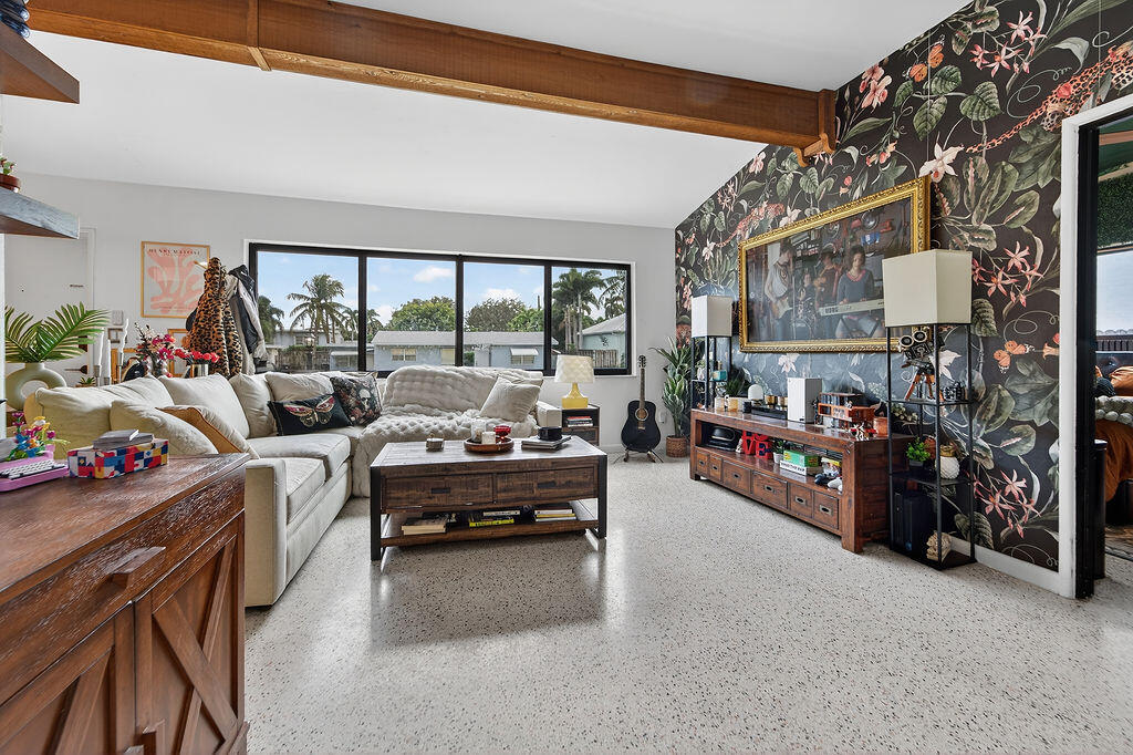 LAKE OSBORNE ESTATES 3 - Residential