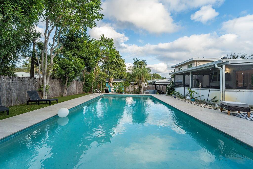 LAKE OSBORNE ESTATES 3 - Residential