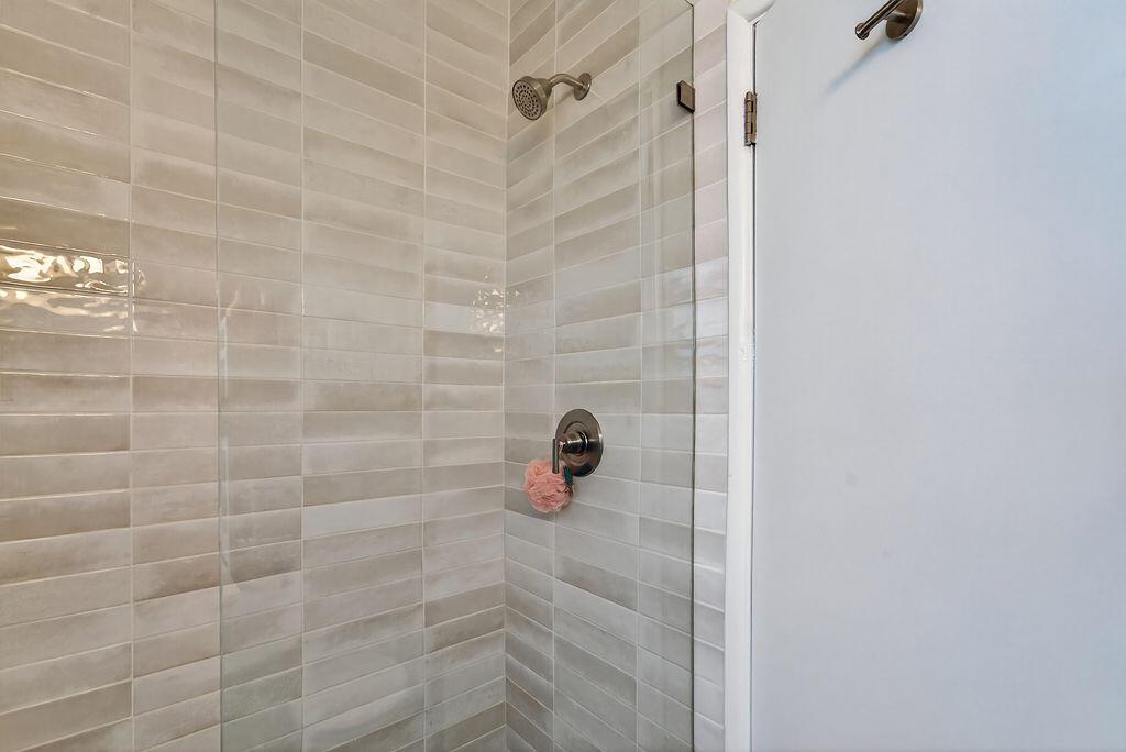 LAKE OSBORNE ESTATES 3 - Residential