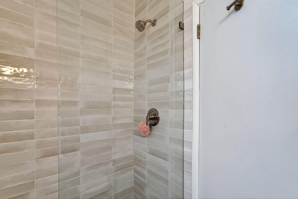 LAKE OSBORNE ESTATES 3 - Residential