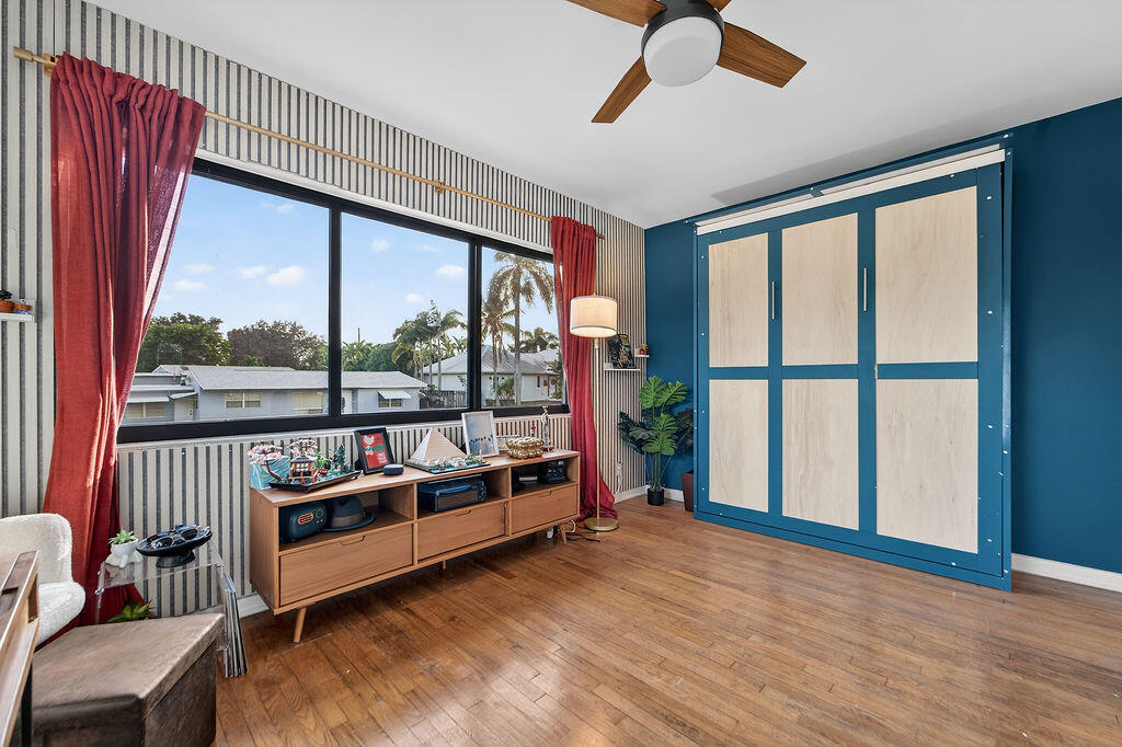 LAKE OSBORNE ESTATES 3 - Residential