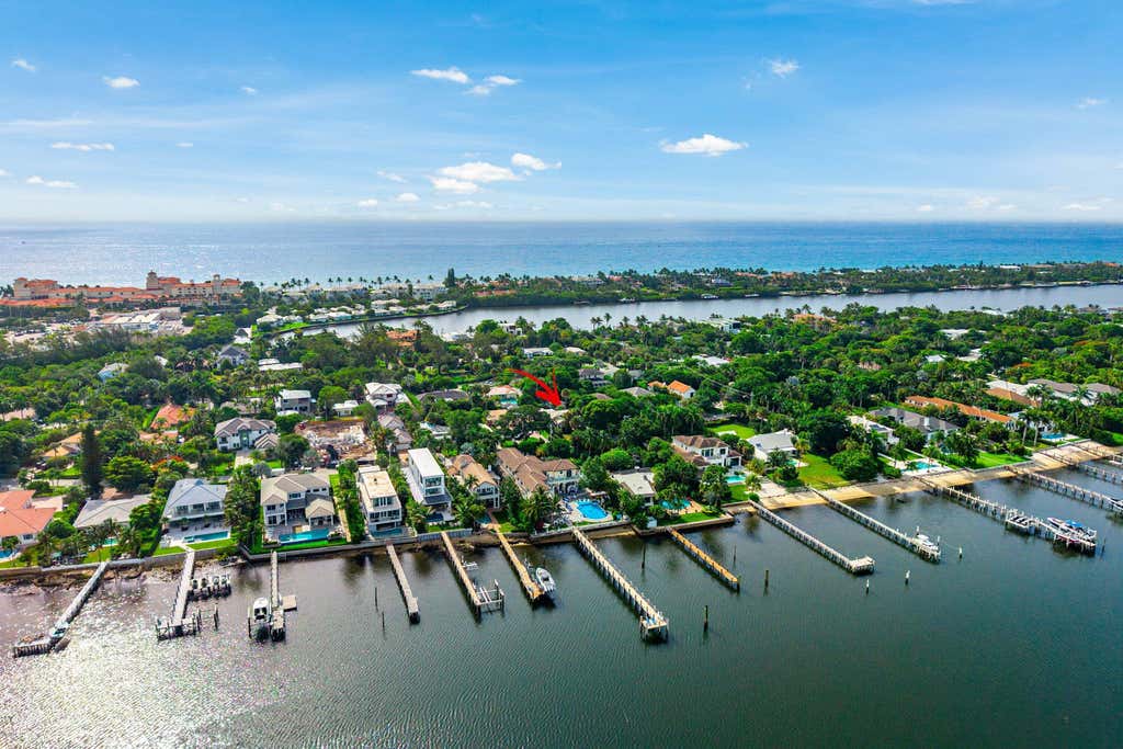 Photo of 414 S Atlantic Drive, Lantana, FL 33462 (MLS # B26051038)