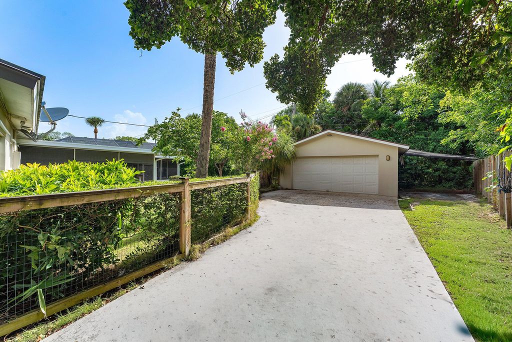 Photo of 414 S Atlantic Drive, Lantana, FL 33462 (MLS # B26051038)