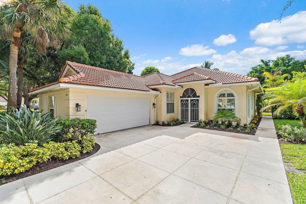 Photo of 216 E Tall Oaks Circle, Palm Beach Gardens, FL 33410 (MLS # R11107129)