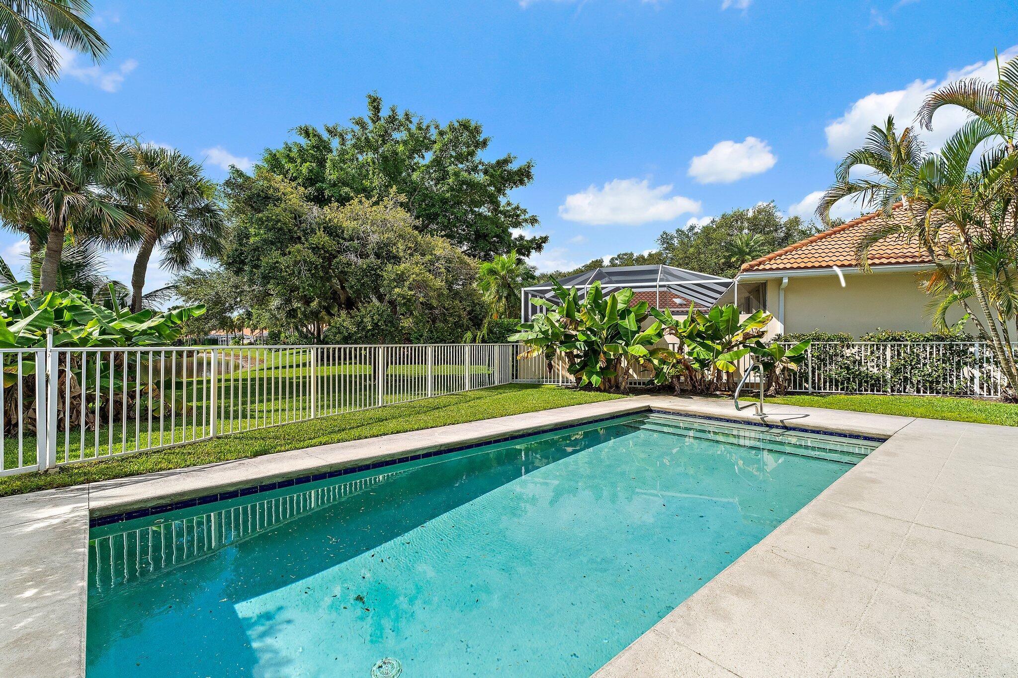 216 E Tall Oaks Circle