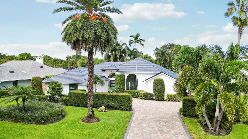 Photo of 196 SE Turtle Creek Drive, Jupiter, FL 33469 (MLS # R11120951)